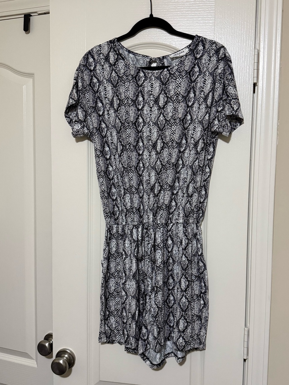 Zenana Snake Skin Romper NWOT - Picture 2 of 8